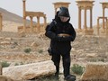 Một chuyên gia rà phá bom mìn của Quân đội Nga làm nhiệm vụ tại thành phố Palmyra, Syria (Ảnh: Bộ Quốc phòng Nga)