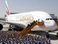 Emirates tiếp tục mua siêu máy bay A380 - Ảnh: Reuters