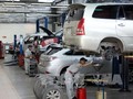 Các xe của Toyota được sửa chữa, bảo dưỡng tại cơ sở ở Hà Nội do dính lỗi kỹ thuật. Ảnh: Thế Duyệt – TTXVN