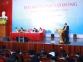 Đại hội cổ đông tại đại hội đồng cổ đông thường niên năm 2016 của Ngân hàng Vietinbank - Ảnh: Lê Thanh
