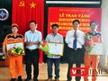 Ngày 21/5, lãnh đạo Bộ GTVT và tỉnh Quảng Nam tặng bằng khen đến các đơn vị và cá nhân trong việc tham gia cứu hộ, cứu nạn ngư dân bị nạn