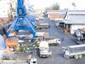 Xếp dỡ hàng hóa tại cảng Sài Gòn. Ảnh: MINH KHUÊ