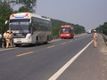 Nghị định 46 có hiệu lực từ ngày 1-8, nhưng nhiều người vẫn lo lắng vì việc quy định xử phạt theo khung. Ảnh: Công an tỉnh Thừa Thiên-Huế kiểm tra các xe khách. Ảnh: VIẾT LONG