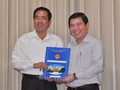 Chủ tịch UBND TP Nguyễn Thành Phong trao Quyết định bổ nhiệm cho ông Nguyễn Văn Lâm
