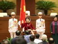 Bà Nguyễn Thị Kim Ngân tuyên thệ nhậm chức khi Phó chủ tịch Quốc hội Tòng Thị Phóng đứng cạnh. Ảnh: Thắng Huy (VnExpress).