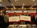 Hai khách hàng lĩnh giải đặc biệt Jackpot của Vietlott.