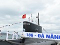 Sáng 28/2, hai tàu ngầm HQ 186 mang tên Đà Nẵng và HQ 187 mang tên Bà Rịa-Vũng Tàu đã chính thức thượng cờ (ảnh Quang Hiếu)