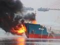 Tàu Hải Hà 18 đang bốc cháy. Ảnh: KDPL