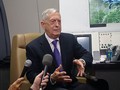 Ông Mattis gặp gỡ các nhà báo trước chuyến thăm Trung Quốc.