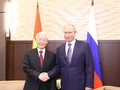 Tổng Bí thư Nguyễn Phú Trọng và Tổng thống Liên bang Nga Vladimir Putin bắt tay sau lễ ký các văn kiện hợp tác giữa hai nước. Ảnh: TTXVN