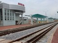Đường sắt Yên Viên - Hạ Long dở dang, trong khi đường sắt Lào Cai - Hải Phòng chưa biết bao giờ mới "chuẩn". Nguồn ảnh: SGGP