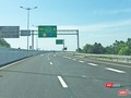 Cao tốc Đà Nẵng - Quảng Ngãi vừa thông xe đã hỏng, phải bóc bỏ nhiều đoạn mặt đường để làm lại. Ảnh: Xuân Mai