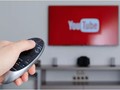 Hướng dẫn cách mở video YouTube trên TV (Ảnh: Techradar)