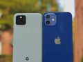 Google Pixel 5 vs iPhone 12 Mini (Ảnh: Cnet)