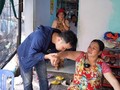 Người phụ nữ có khả năng phát ra mùi nước hoa từ cơ thể (Ảnh: Độc Lạ Bình Dương)