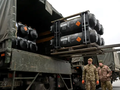 Tổng hợp các loại vũ khí Mỹ cung cấp cho Ukraine trong cuộc chiến với Nga (Ảnh: Business Insider)