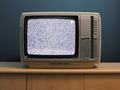 Tại sao TV ngày nay không còn xuất hiện tình trạng nhiễu hạt trắng nữa? (Ảnh: How To Geek)