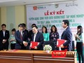 Sáng 17/10, tại Đại học Đông Á đã ký kết thỏa thuận với 2 Tổ chức phi lợi nhuận của Nhật Bản đưa 18 sinh viên chuyên ngành điều dưỡng đầu tiên đi Nhật Bản thực tập.