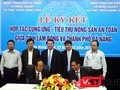Sở NN & PTNT Đà Nẵng và tỉnh Lâm Đồng ký kết thỏa thuận trong cung cấp và tiêu thụ sản phẩm rau sạch, rau an toàn cho TP Đà Nẵng dưới sự chứng kiến của lannhx đạo UBND TP Đà Nẵng và tỉnh Lâm Đồng