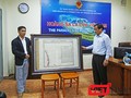 Sáng 10/1, ông Võ Ngọc Đồng, Chủ tịch UBND huyện Hoàng Sa (Đà Nẵng) đã tiếp nhận bản chụp tấm bản đồ quý khẳng định chủ quyền của Việt Nam đối với quần đảo Hoàng Sa do nhà nghiên cứu Trần Thắng (Việt kiều Mỹ) trao tặng.