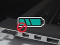 Chỉ với vài thao tác đơn giản, bạn có thể khắc phục nhanh lỗi laptop cắm điện nhưng không sạc được pin.