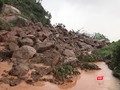 Tuyến đường đi Bãi Cát Vàng, bán đảo Sơn Tràị sạt lở nghiêm trọng.