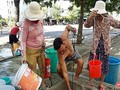 Đà Nẵng lại thiếu nước sinh hoạt, người dân phải chắt chiu, hứng từng xô nước