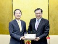 Chủ tịch UBND TP Đà Nẵng Huỳnh Đức Thơ và ông Ahn Min Sik – Tân Tổng Lãnh sự Hàn Quốc tại Đà Nẵng tại buổi tiếp và làm việc diễn ra trưa 27/2
