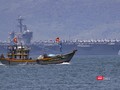 Hàng không mẫu hạm USS Theodore Roosevelt (CVN-71) của Hải quân Hoa Kỳ trên vịnh Đà Nẵng.