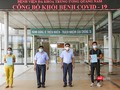 Các bệnh nhân mắc COVID-19 thứ 716 và 719 ở Quảng Nam tại buổi xuất viện