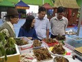 Một góc phiên Chợ sâm Ngọc Linh ở Quảng Nam