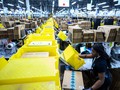 Amazon đang tận dụng các trung tâm mua sắm thua lỗ và biến chúng thành các trung tâm hoàn thiện đơn hàng. Ảnh: CNBC