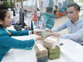 Người dân vẫn ưu tiên gửi tiền vào ngân hàng bất chấp lãi suất giảm