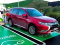 Tranh cãi "nảy lửa" về xe PHEV có nên thường xuyên sạc điện?