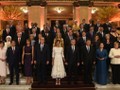 Các nhà lãnh đạo G20 cùng các phu nhân, phu quân chụp ảnh lưu niệm.