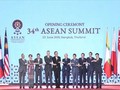 Các nhà lãnh đạo các quốc gia thành viên ASEAN tại Lễ khai mạc Hội nghị cấp cao lần thứ 34 tại Bangkok, Thái Lan hôm 23/6