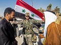 Ngày 14/10, dân chúng thị trấn Tal Tamr ở miền Bắc Syria vui mừng đón quân đội chính phủ tiến vào. Ảnh: AFP.