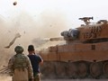 Xe tăng quân đội Thổ Nhĩ Kỳ nã đạn vào quân đội chính phủ Syria trong vụ đụng độ ngày 29/10.