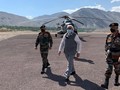 Thủ tướng Narendra Modi đáp trực thăng tới thị sát các đơn vị quân đội tại khu vực Ladakh đang tranh chấp với Trung Quốc (Ảnh: Đông Phương).