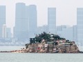 Đảo Tiểu Kim Môn chỉ cách thành phố Hạ Môn, Phúc Kiến hơn 2km, là tiền đồn quân sự của Đài Loan (Ảnh: Getty).