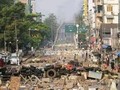 Đường phố Yangon dẫn vào khu công nghiệp Hlaing Thaya đầy chướng ngại vật do người biểu tình dựng lên (Ảnh: Golden Phoenix).