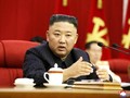 Nhà lãnh đạo Triều Tiên Kim Jong-un nghiêm khắc phê phán các quan chức kém cỏi và lơ là trong công tác chống dịch (Ảnh: KCNA)