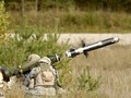 Tên lửa chống tăng Javelin là thứ vũ khí được các nước NATO ưu tiên viện trợ cho Ukraine (Ảnh: Dongfang).