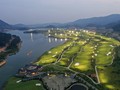 Sân golf Thanh Lanh với quy mô hoành tráng, khung cảnh thiên nhiên thơ mộng.