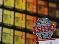 Logo của Công ty TSMC tại trụ sở chính ở Hsinchu, Đài Loan ngày 31/8/2018. Ảnh Reuters/Tyrone Siu/File Photo