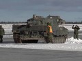 Quân đội Canada vận chuyển xe tăng Leopard 2A4M CAN cho quân đội Ukraine. Ảnh TopWar.