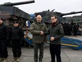 Thủ tướng Ukraine Denys Shmyhal nhận bàn giao xe tăng Leopard-2 với thủ tướng Ba Lan Mateusz Morawiecki. Ảnh Military Ukraine