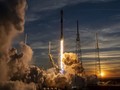 SpaceX phóng tên lửa vận tải Falcon-9 mang vệ tinh Starlink lên quỹ đạo Trái Đất. Ảnh minh họa CNBC.
