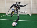 Robot hình người Artemis có thể đi bộ, chạy, đá bóng. Ảnh minh họa RoMeLa Trường Kỹ thuật Samueli thuộc Đại học California.