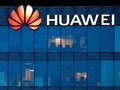 Logo công ty Huawei tại trụ sở chính ở Thẩm Quyến. Ảnh Reuters